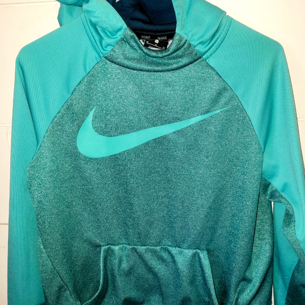 Youth nike hoodie. Xl